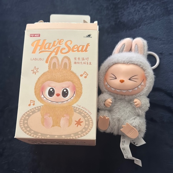 Labubu (HeHe) - Picture 2 of 5